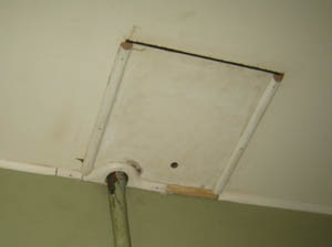 Lavatory ceiling hatch